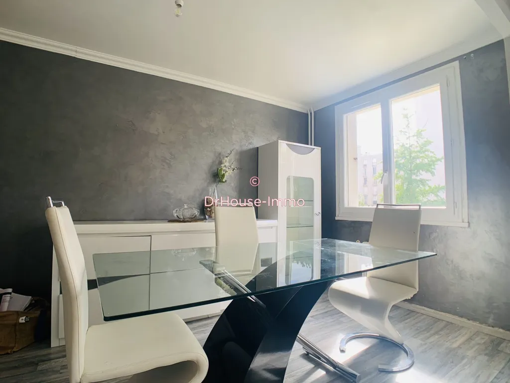 Salle à manger - Appartement avec Balcon près de la Gare à Montargis