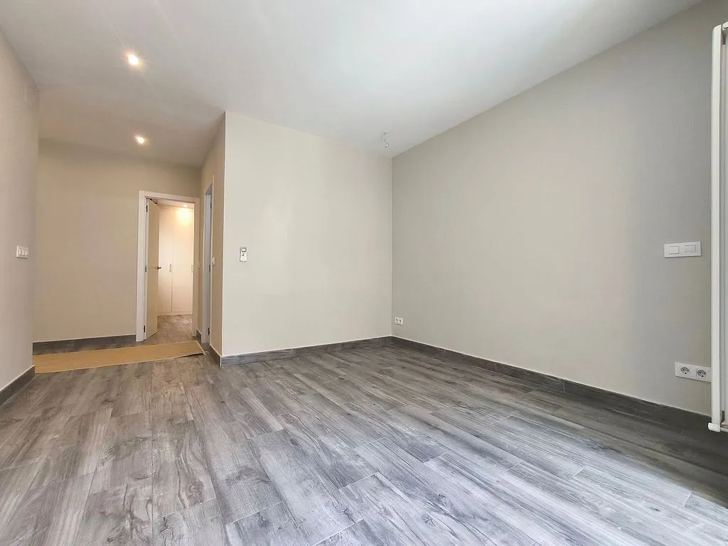 Rooms - Modernised Flat with East View in Chamartín
