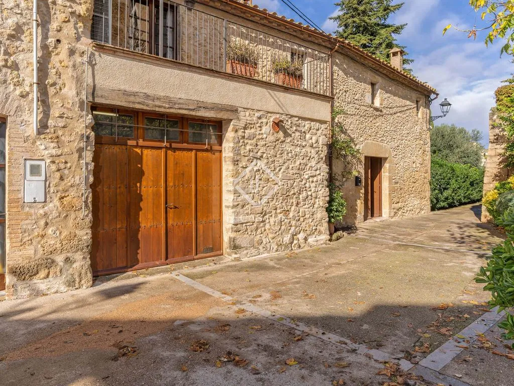 Exterior - Traditional Stone Cottage with Pool in Bàscara