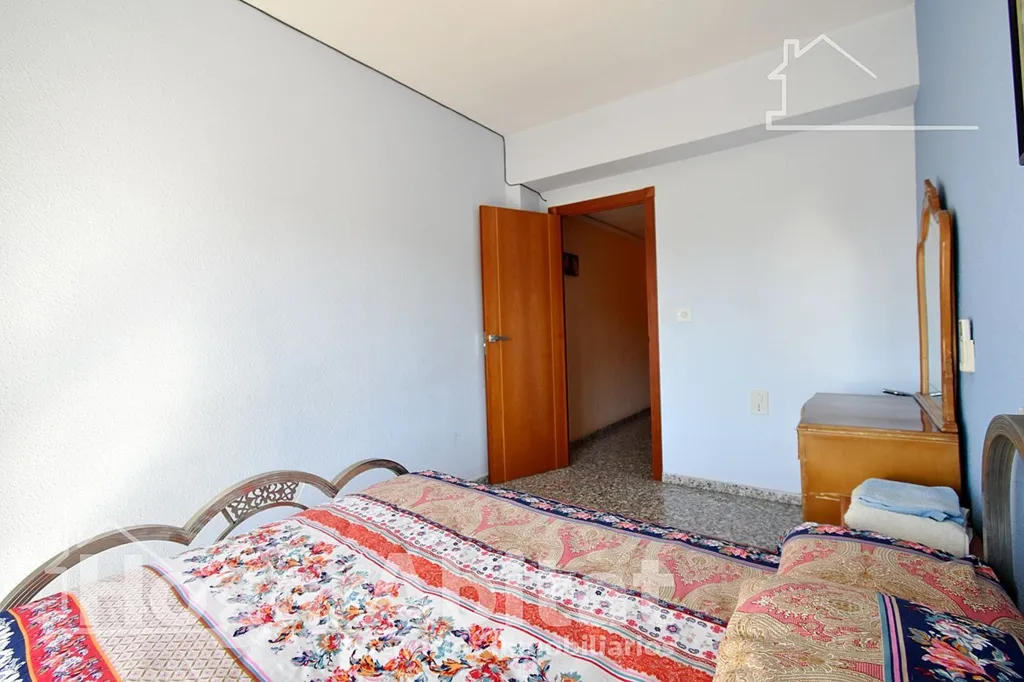 Magamistoad - Spacious Flat with Balcony in Oliva