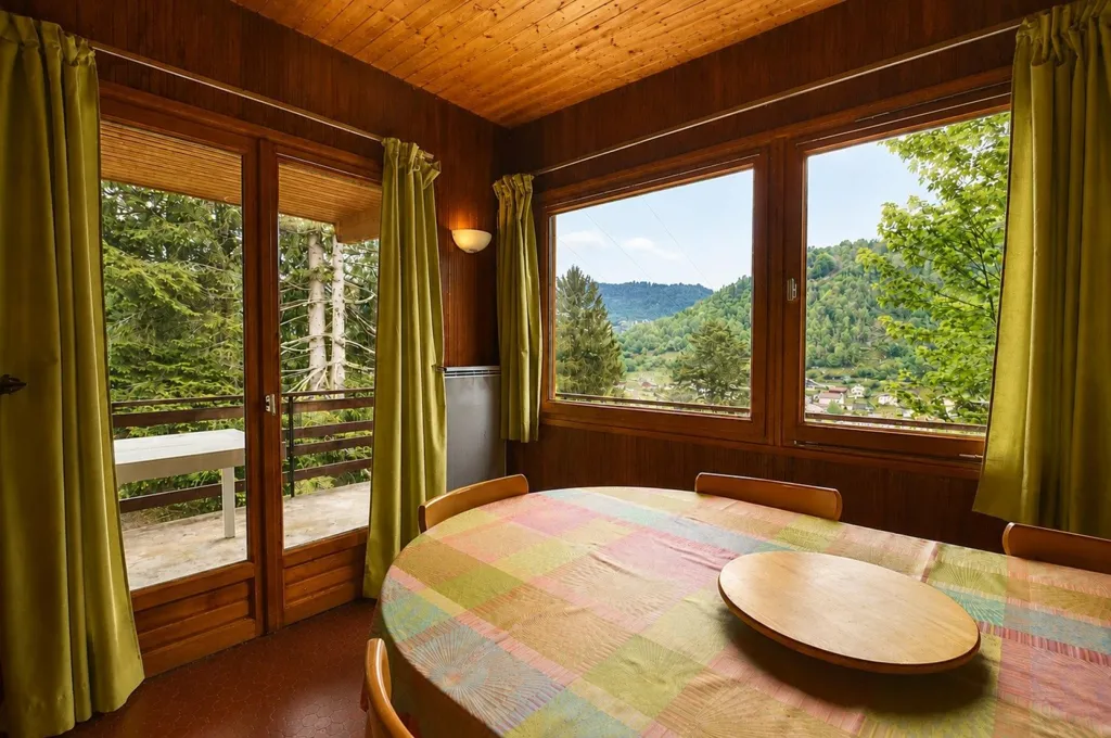 Söögituba - Chalet with Forest View in La Bresse