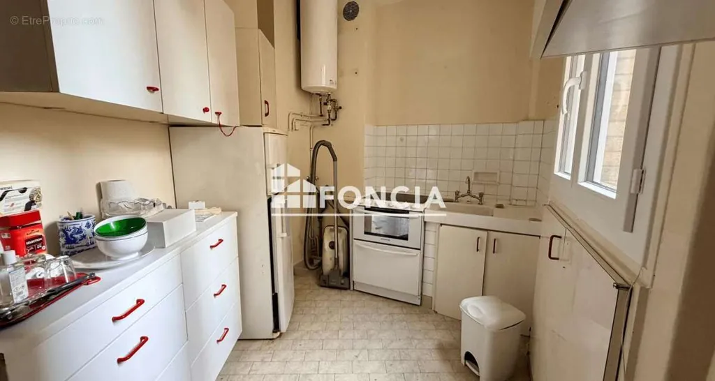 Cucina - Charming 3-Piece with Ascender in Paris