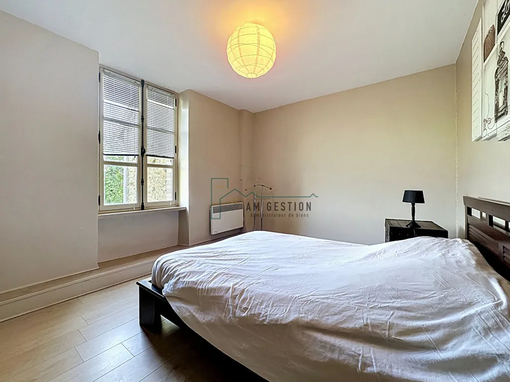 Chambres - Ensemble Immobilier avec Grange dans un Cadre Verdoyant