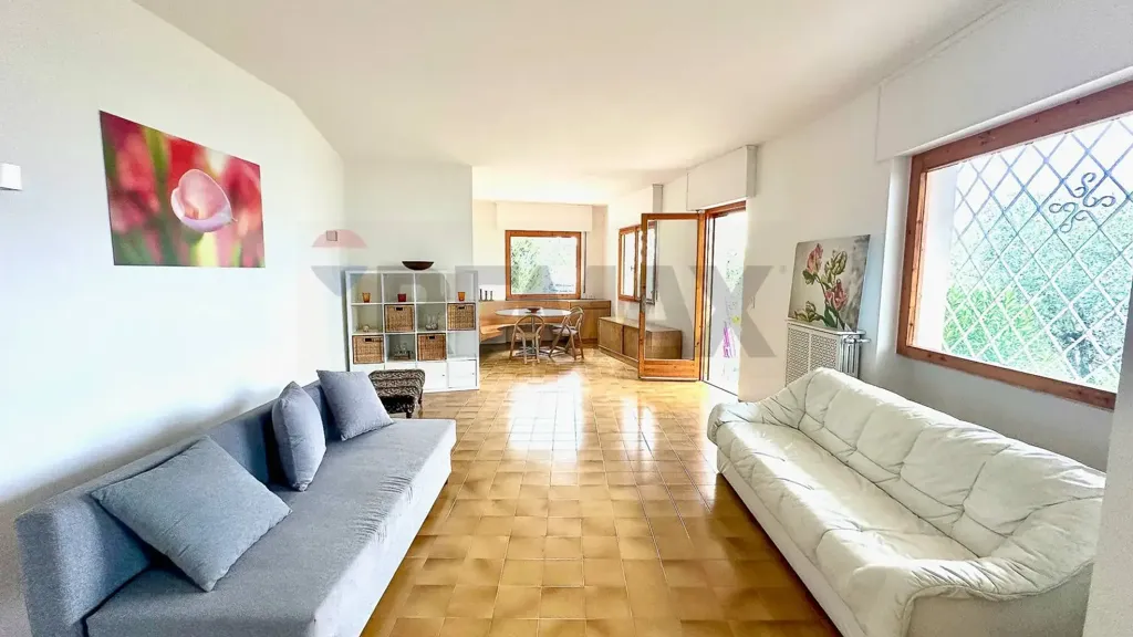 Soggiorno - Villa with Panoramic Lake View in Brenzone