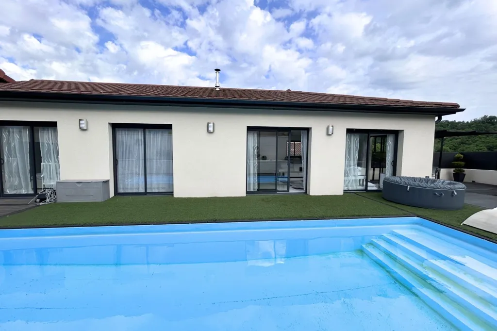 Piscina - Contemporary House with Pool in Gleize