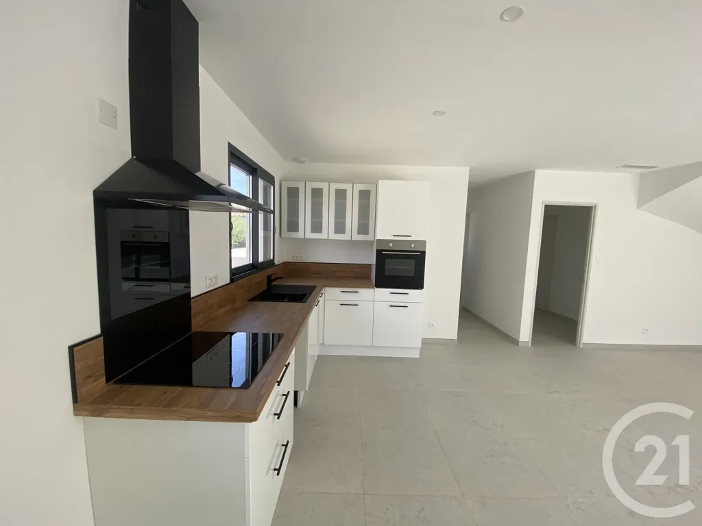 Cuisine - Maison Contemporaine avec Piscine à Nezignan-l'Évêque