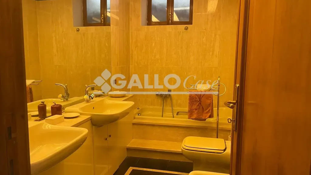 Bagni - Ground Floor Apartment with Courtyard in Cosenza