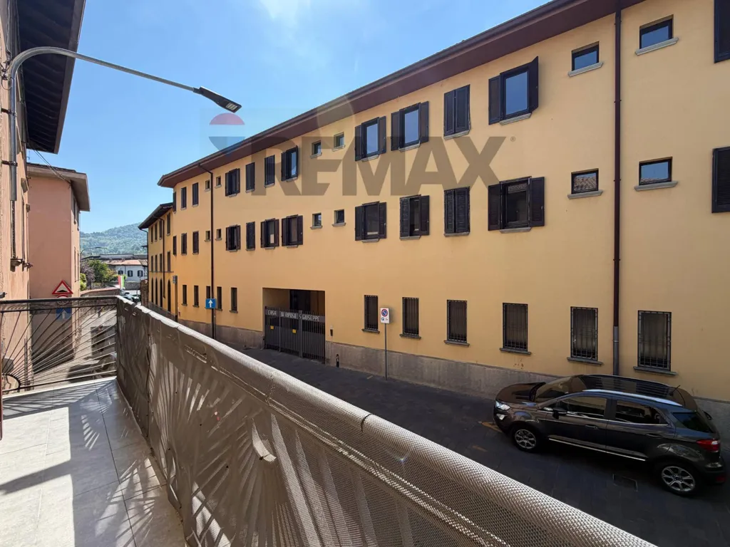 Balkon - Renovated Apartment with Balcony in Gorlago