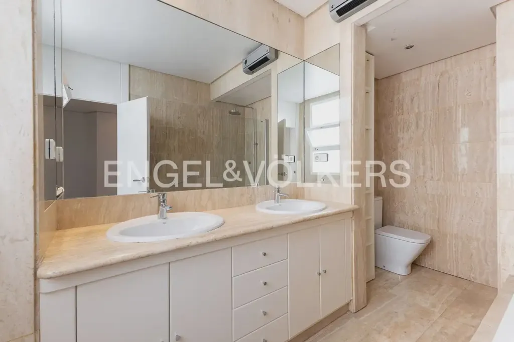 Salles de bain - Apartment with Balconies in Pla del Remei