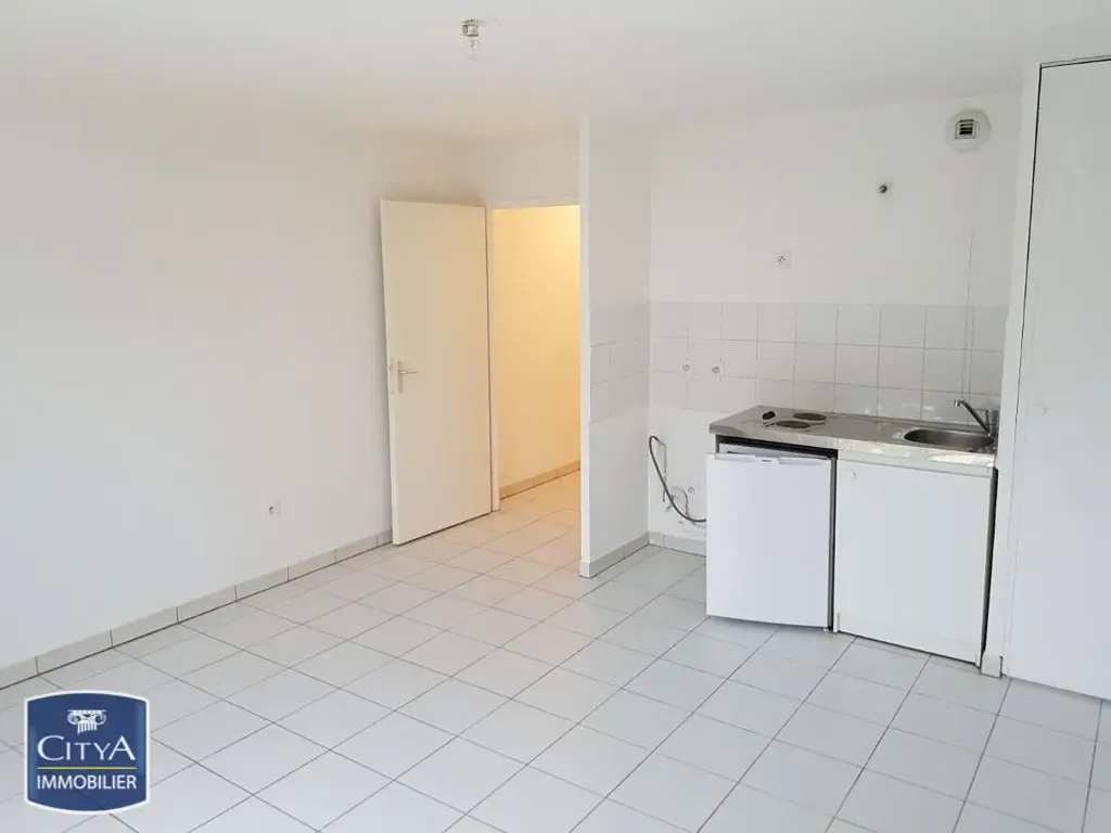 Cucina - Occupied 1-Bed Flat with West View in Blanc-Mesnil