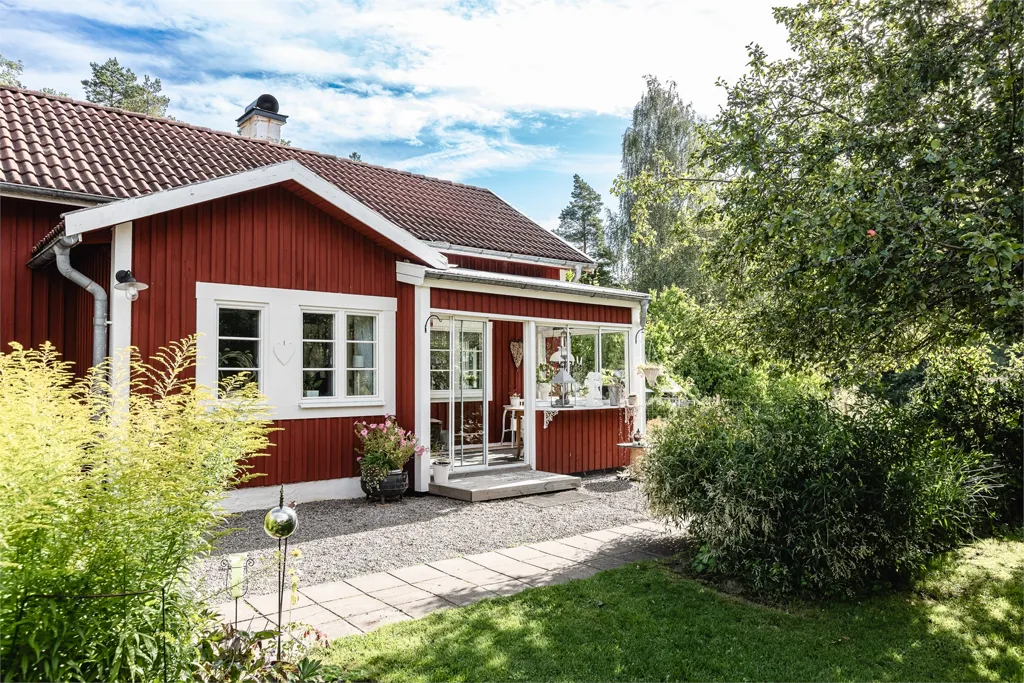 Välivaade - Charming Cottage with Private Pier near Katrineholm