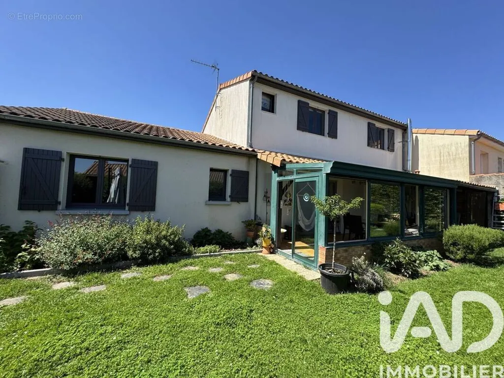 Maison 8 pièces à Buxerolles