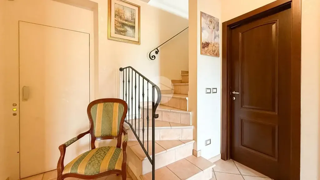 Hallway - Modern Terrace Villa in Pettino, L'Aquila