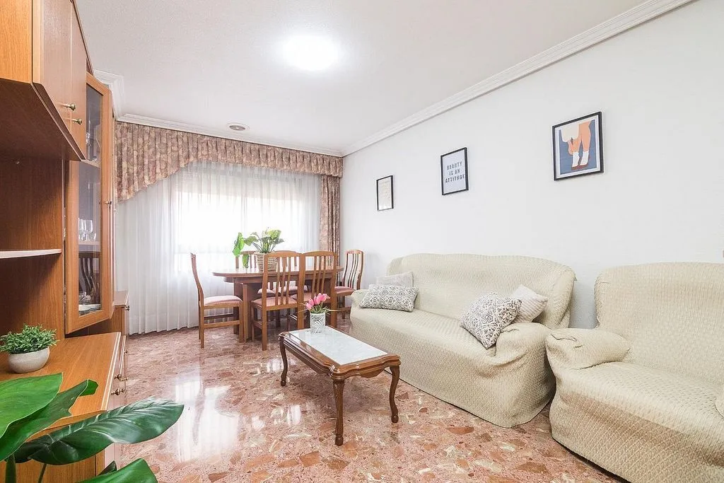Elutuba - Modern Flat with Balcony in Carrús