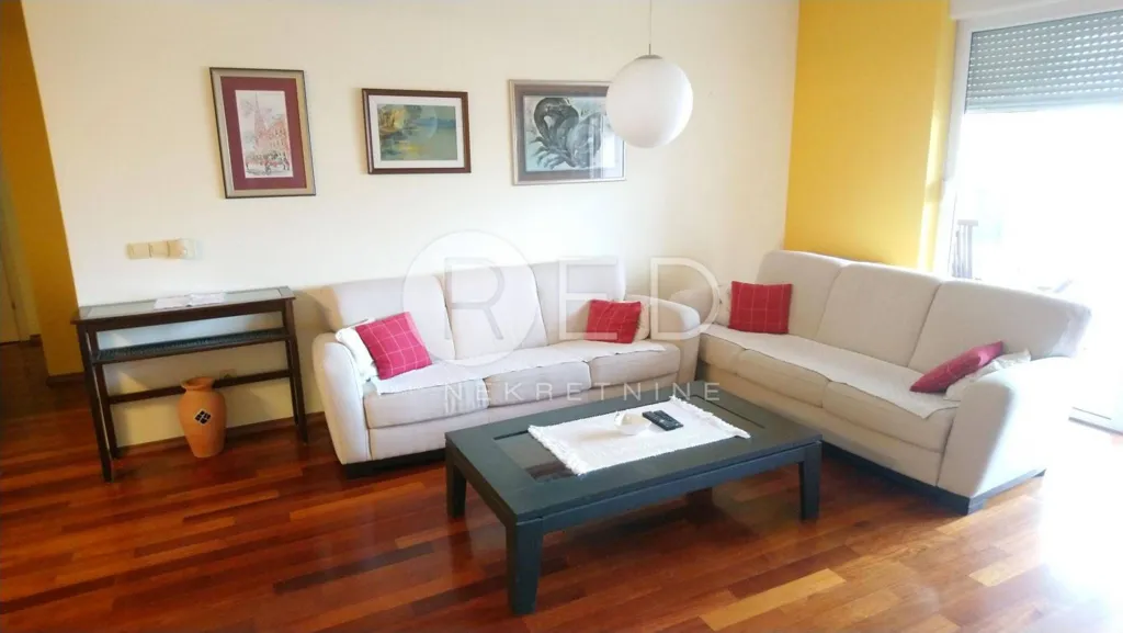 Elutuba - Spacious Flat with Loggias in Osijek Centre