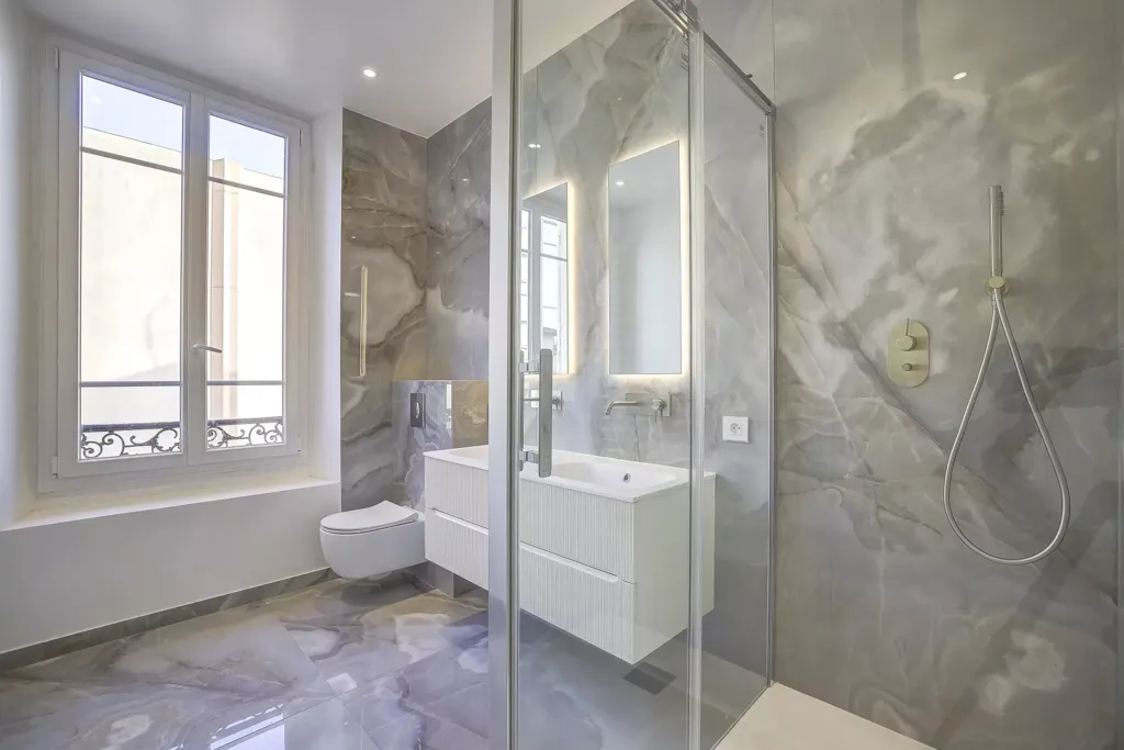 Bathrooms - Renovated 5-Piece Apartment with View in Nice