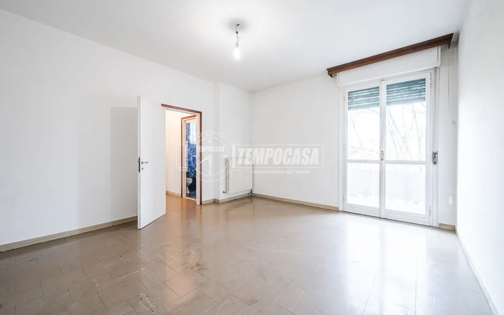 Toad - Two-Bedroom Apartment with Balconies in Modena