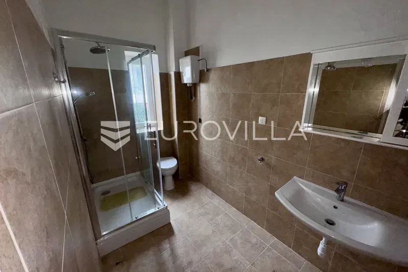 Vannitoad - Three-Bedroom Seafront Apartment in Crikvenica