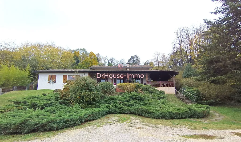 Extérieur - Maison Indépendante avec Grand Terrain à Proximité