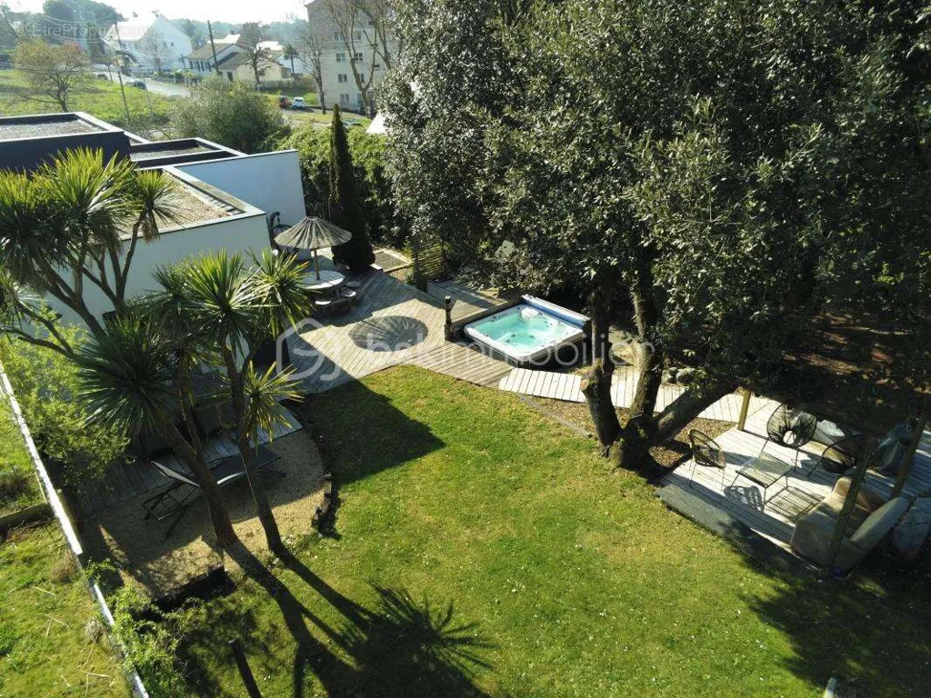 Vue aérienne - Maison Contemporaine avec Jacuzzi au Calme à La Baule