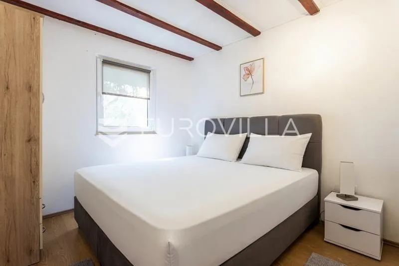Bedrooms - House with Pool and Gallery in Gaćelezi