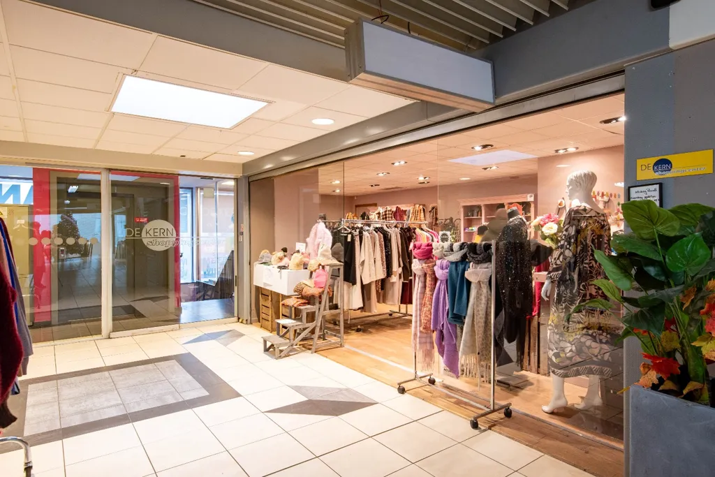 Pièces - Local Commercial avec Diverses Activités à Wilrijk