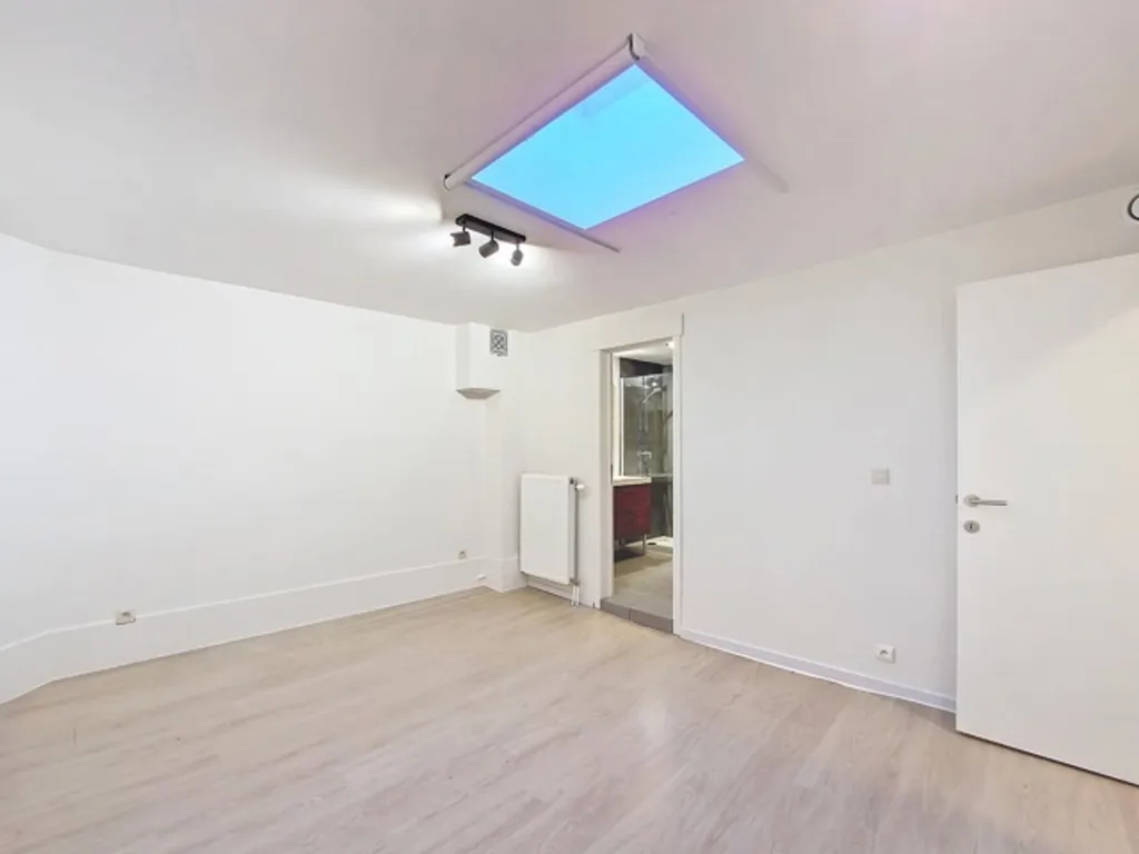 Toad - Duplex Flat with Terrace in Namur