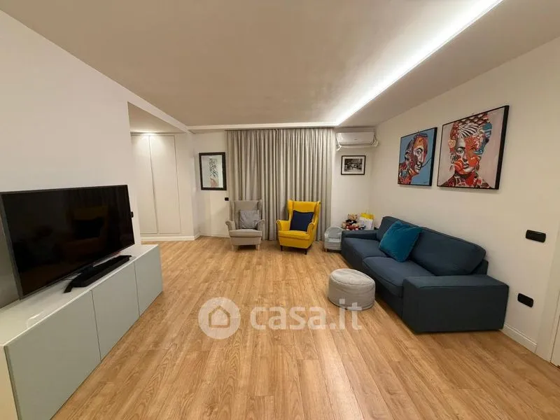 Séjour - Fully Furnished Triplex with Balcony in Caserta