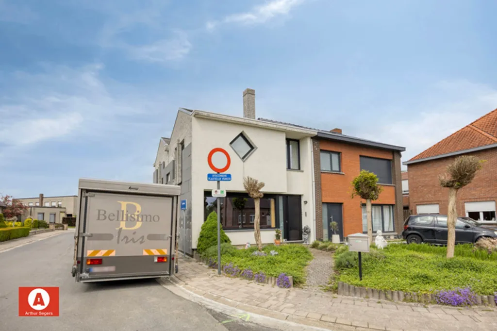 Välivaade - Energy-Efficient Half-Open Building in Peizegem