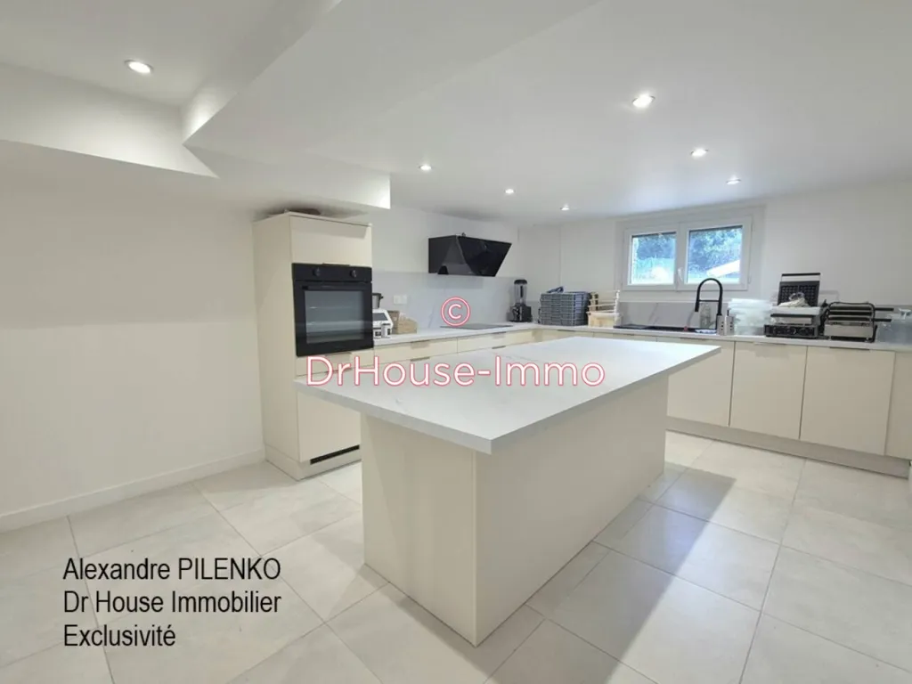 Kitchen - Spacious House with Garden in Saint-Rémy