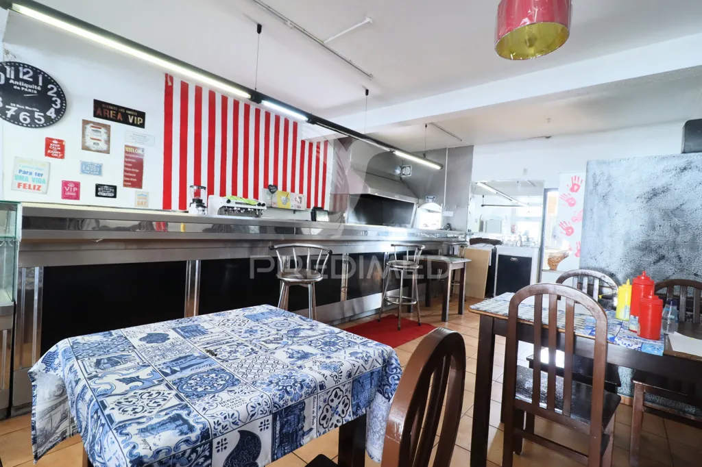 Toad - Churrasqueira with Seating in Valadares