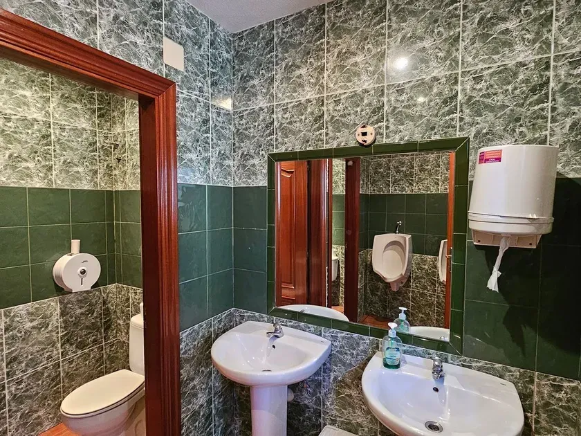 Bathrooms - Hotel with Bar-Restaurant near Corella Centre