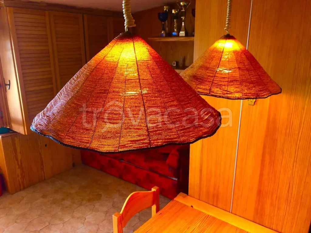 Sala da pranzo - Armed Apartment with Balcony in Saint Gree, Viola