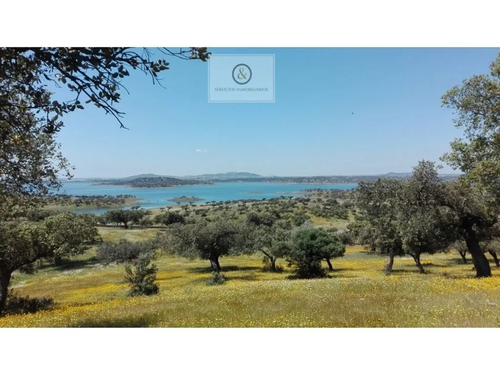 Aed - Villa with Coastal Access in Cheles, Extremadura