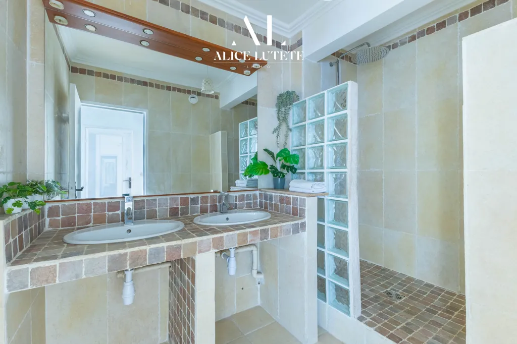 Salles de bain - Appartement T3 avec Balcon au Carré d'Or à Marseille