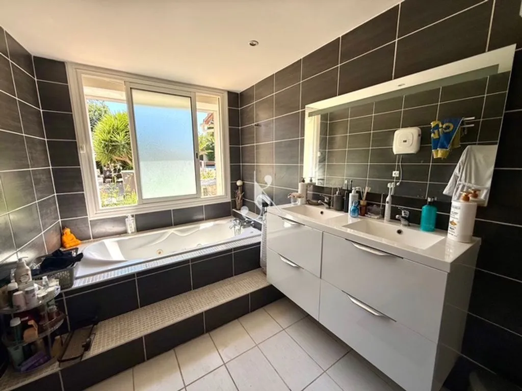 Vannitoad - Two-Home Complex with Pool in Roquevaire
