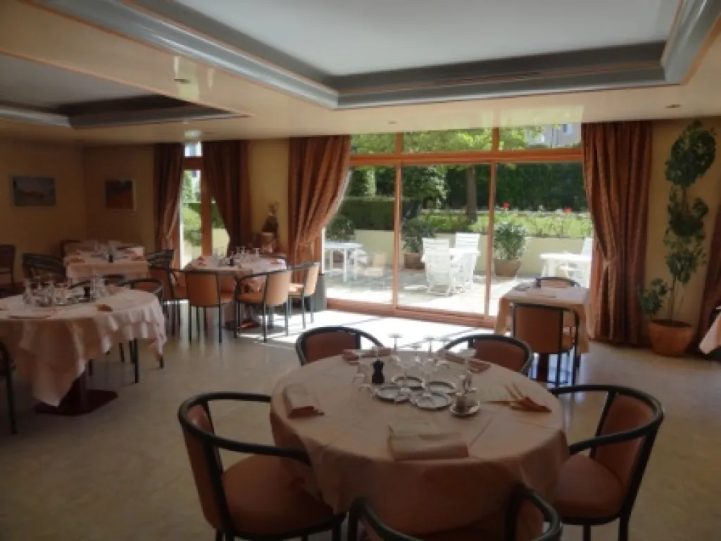 Salle à manger - Appartement avec Vue Dégagée à Saint-Germain-en-Laye