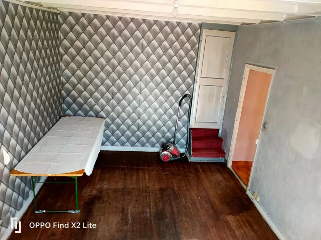Chambres - Maison en Pierre à Rénover avec Terrain à Surgères
