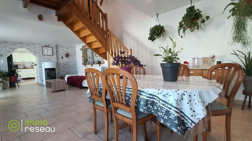 Söögituba - Rustic Longère with Balcony in Les Attaques
