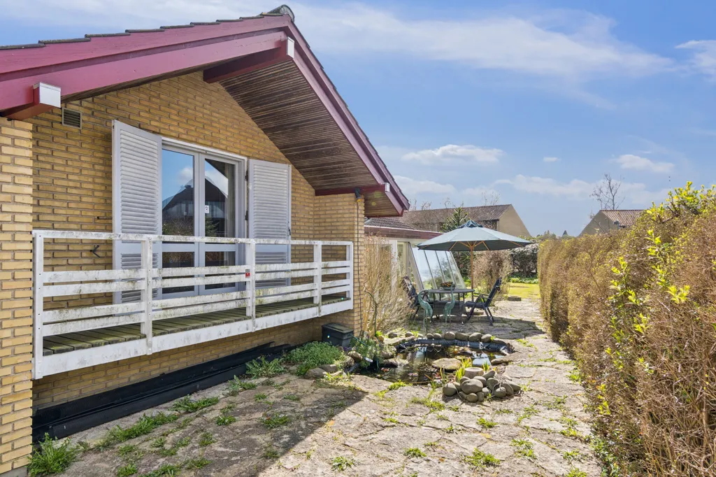 Terrass - Charming Villa with Carport in Værløse