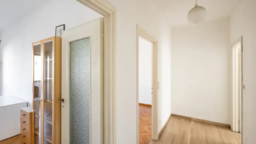 Entrée - Spacious 4-Bedroom Apartment with Balconies in Milan