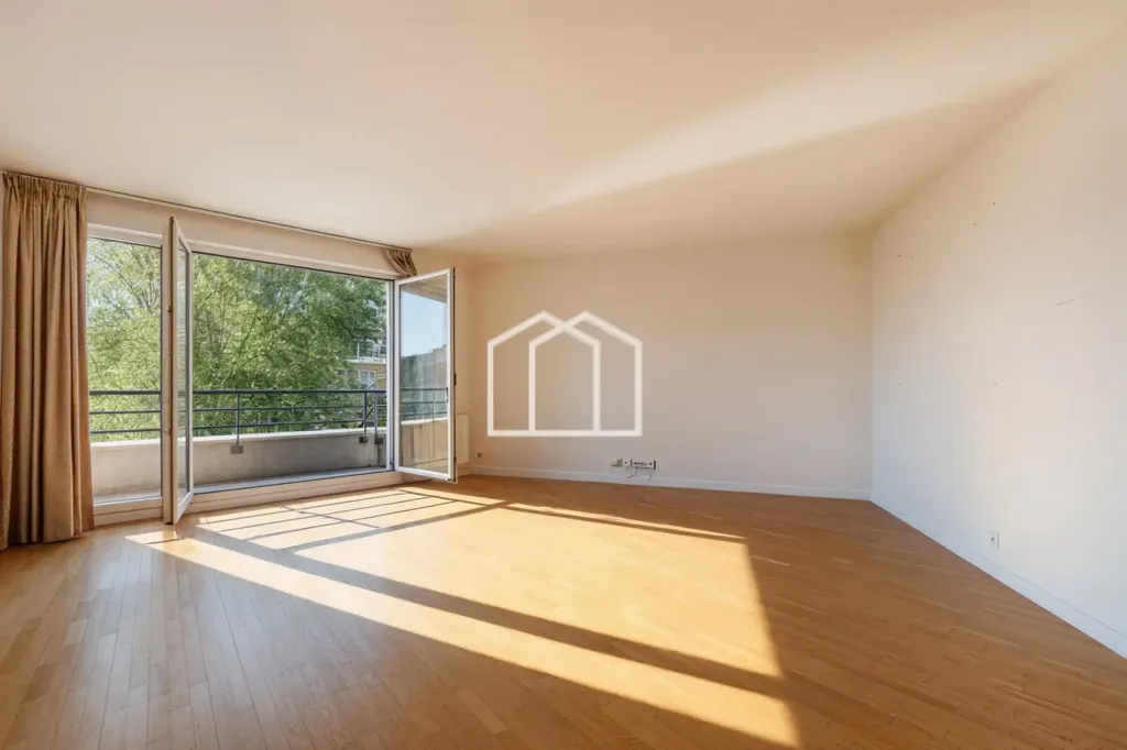 Rooms - 5-Piece Apartment with Balcony in Suresnes Centre