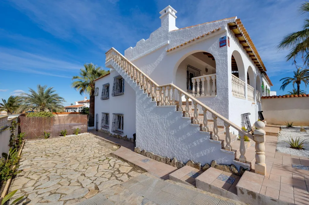Exterior - Chalet with Pool and Sea View in El Chaparral