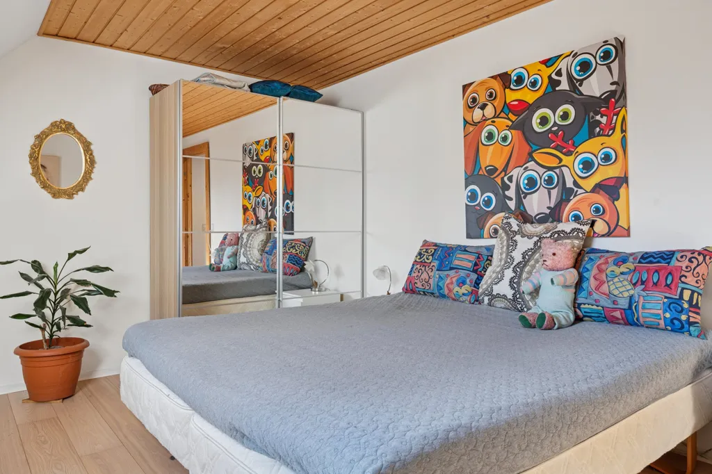 Dormitorios - House with Business Potential and Large Garden by Alling Å