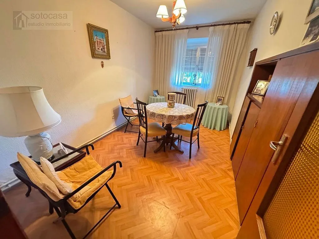 Söögituba - Six-Bedroom House with Large Plot in Renedo de Esgueva