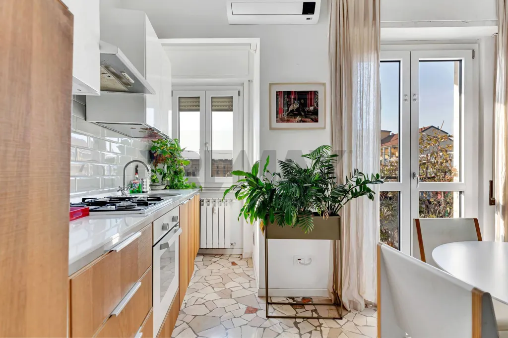 Cuisine - Rear-Facing Flat with Balcony in Milan