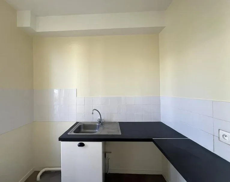 Cuisine - Appartement 1 Pièce avec Jardin à Antony