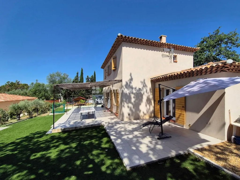 Exterior - Contemporary House with Pool in Lorgues