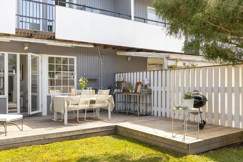 Terrass - Detached House with Garden in Mariebo