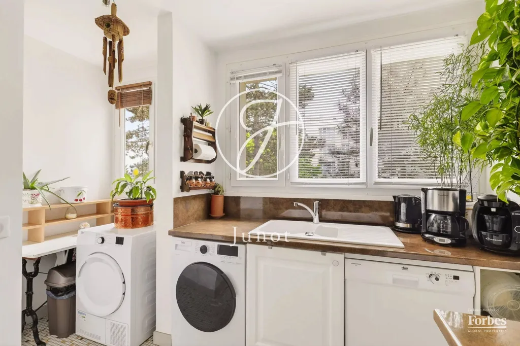 Pesuköök - Bright 2-Bedroom Flat with Garden View in Buzenval